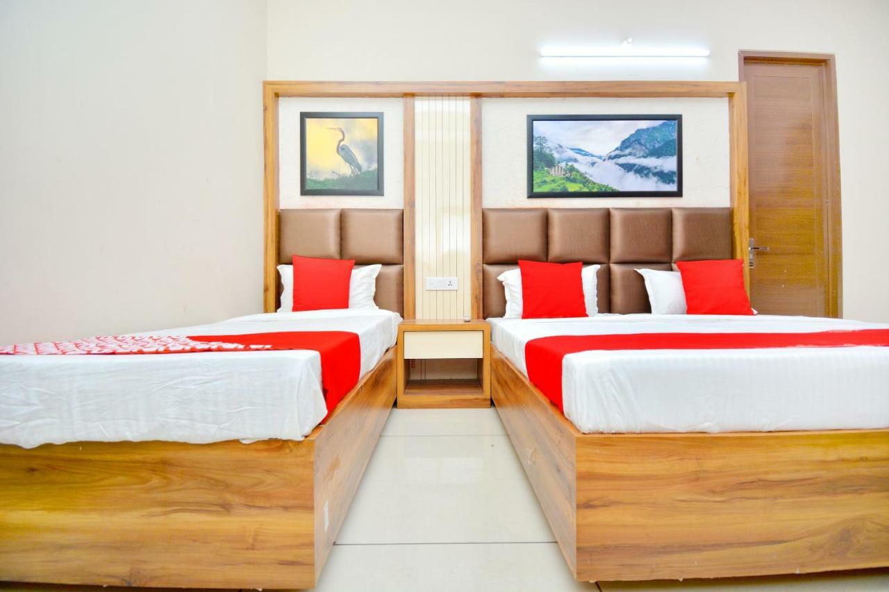 Oyo 40699 Grand Sokhi Hotel Tarn Taran Eksteriør billede