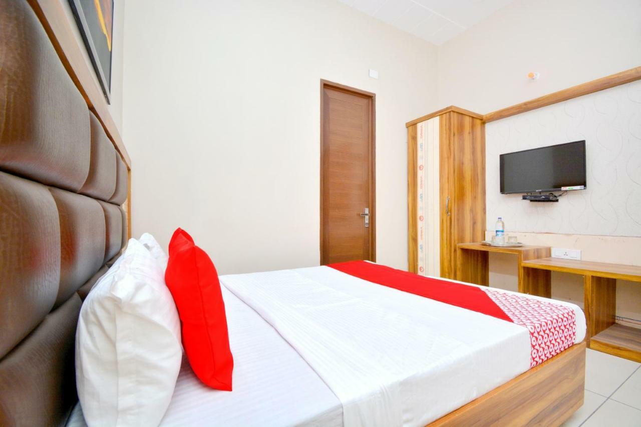 Oyo 40699 Grand Sokhi Hotel Tarn Taran Eksteriør billede
