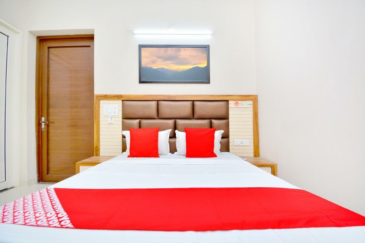 Oyo 40699 Grand Sokhi Hotel Tarn Taran Eksteriør billede