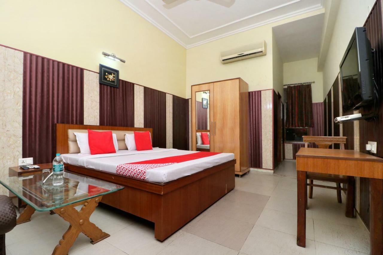 Oyo 40699 Grand Sokhi Hotel Tarn Taran Eksteriør billede
